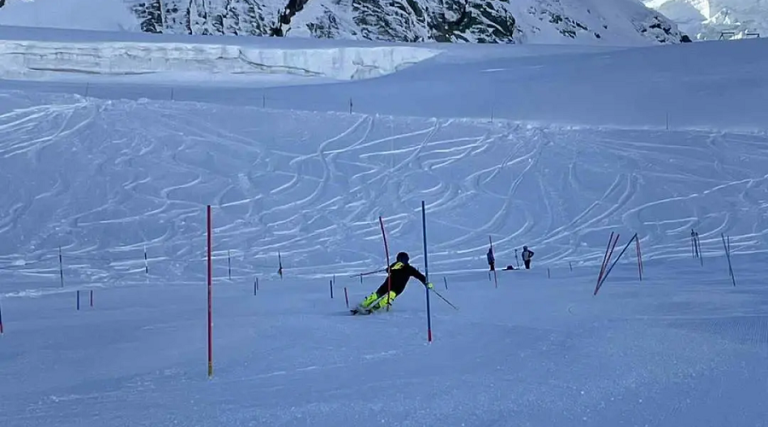 JO d’hiver 2026 : l’équipe nationale se prépare dans la station de Saas-Fee en Suisse