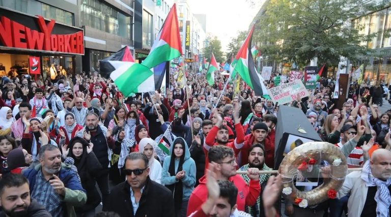 New York, Londres, Rome, Madrid, Paris, Barcelone : marches pour la paix à Gaza